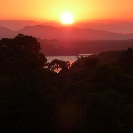 Tinaroo Sunset Retreat Bed & Breakfast Barrine Exterior photo