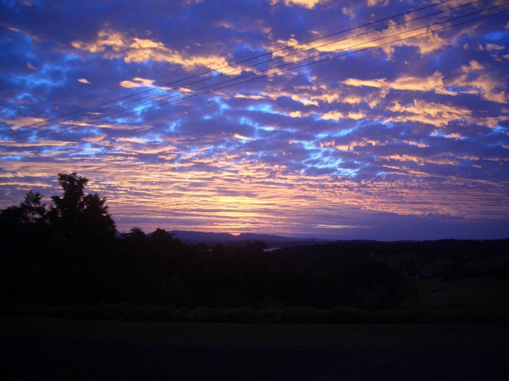 Tinaroo Sunset Retreat Bed & Breakfast Barrine Exterior photo